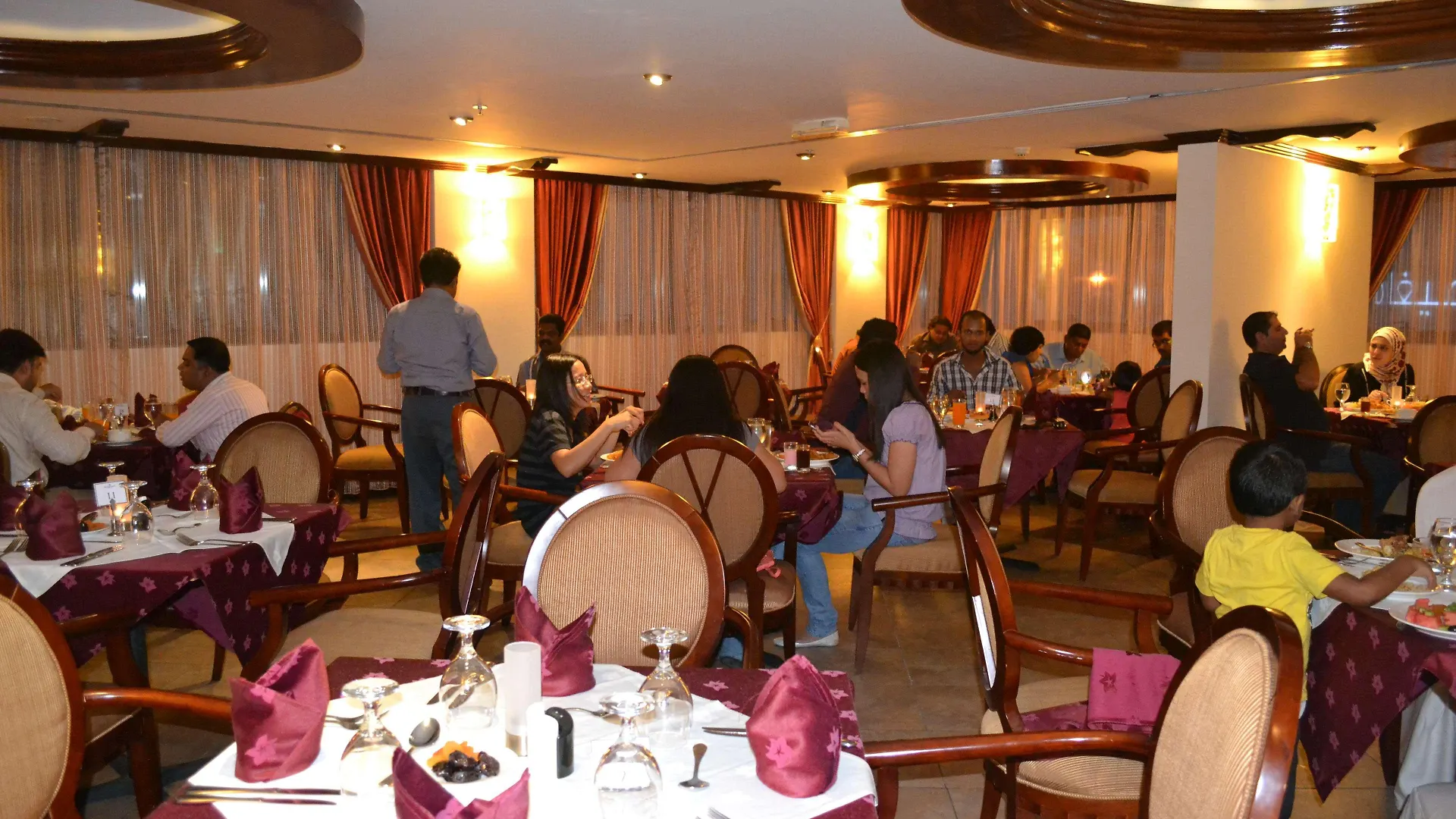 Sharjah Royal Tulip Hotel Apartments توليب رويال الشارقة 4*,