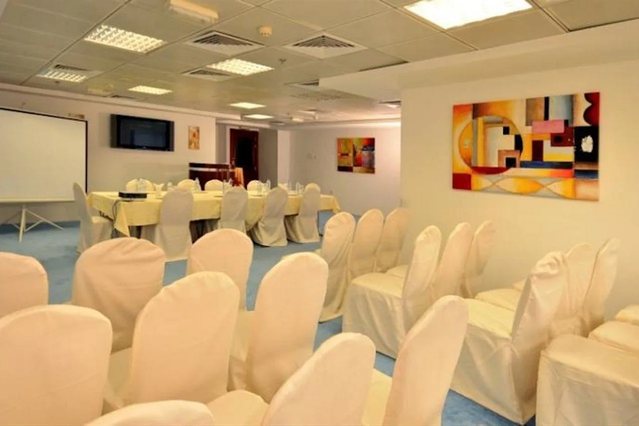 Sharjah Royal Tulip Hotel Apartments توليب رويال الشارقة 4*,