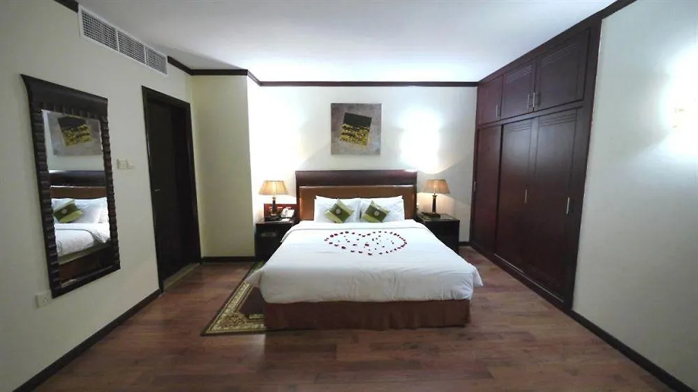 **** شقة فندقية Royal Tulip Sharjah Hotel Apartments الشارقة رويال توليب الإمارات العربية المتحدة